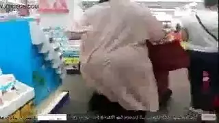 رحلة تسوق تتحول إلى فيلم إباحي صريح مع امرأة ممتلئة الجسم