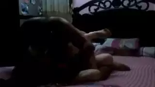 زوجان محليان يمارسان الجنس بقوة: شرج عميق وتدفق السوائل