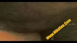امرأة مصرية ناضجة ساخنة تأخذ قضيبًا قاسيًا بعمق في كسها