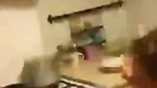 ربة منزل روسية مثيرة تُناك في وضعية كلب في فيلم منزلي