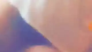 فتاة عربية ذات مؤخرة كبيرة تقدم عرض ويب كاميرا وقح