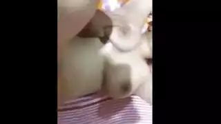 فتاة عربية قوية البنية تأخذ ضربات قاسية مع إساءة لثدييها