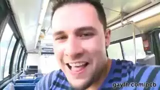 تخصيب في موقف الحافلات فيلم مثلي صريح بدون وقاية