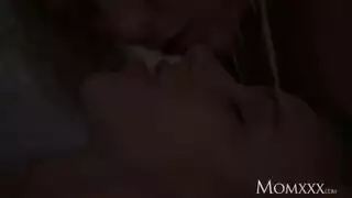 سحاقيات مراهقات: ت tongue fuck كس منقوع