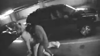 أخذها في المؤخرة: صديقها يمنحها هزات شرجية شديدة