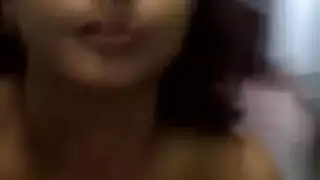 استمناء الشيميل: تدليك قضيبها حتى الانفجار
