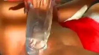 سمراء مثيرة تستمتع بالثلج ثم اختراق عنيف