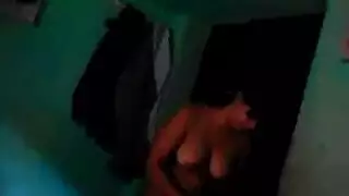 كسر عذراء بقضيب ضخم جداً