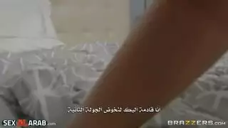 تمثيل دور أمّ مشاغبة: ساعدني يتحول إلى إجراءات إباحية صريحة