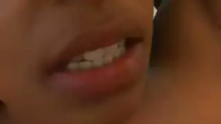 الجار يدك كس نيكي الضيق بعد أن تتوسل إليه