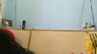 زوج من المثليات تستسلم لقضيب أسود سميك في مشهد حمام مثير