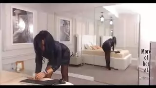 جوارب شفافة ثم عارية: مشهد جماع صريح