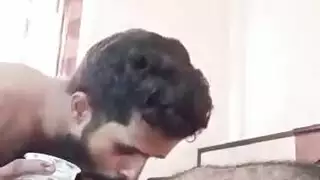 جنس فموي على بظرها قبل إيلاج مهبلي عميق