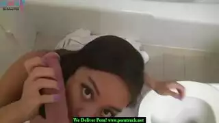 الهواة الجميلة العميقة تؤهل الديك ويمتص جيدا