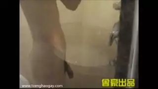زميل وقح ينكب عليّ عند آلة النسخ