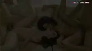ضعف المتعة: ثنائي سمراوي يخدم انتصابًا كبيرًا