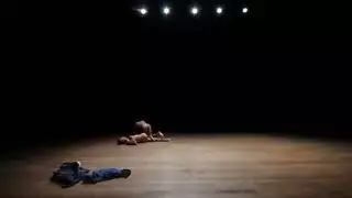 مشهد سحاقي إكس إكس إكس: مهبل مدفأ بالنار يتم لحسه
