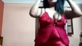 مراهقة مصرية تمص لحبيبها