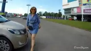 التعري في الشارع وشرموطة تستعرض طيزها البيضاء في الأماكن العامة