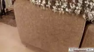 تمارس اليوجا جارها يهيج على طيزها الكبيرة