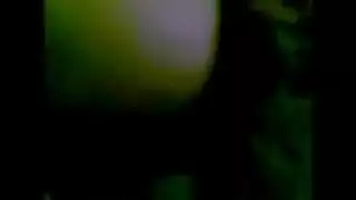 ساحرة ناضجة تفتح ساقيها لجماع مهيج في مهبلها