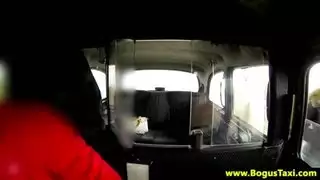 المقعد الخلفي ضخمة الثدي زوجة في الثلاثية
