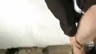 بورن مثلي في مكان مهجور – فتحة شرج شقراء تُدمر
