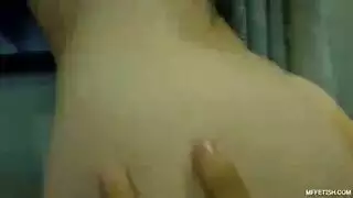 رجل يلحس كسها وطيزها