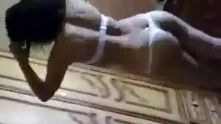 وجهة نظر: عشيقتك المصرية ترقص في كيلوتها المبلل