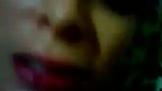 ضابط في الزي الرسمي يقدم إباحية صريحة لعاهرة متلهفة