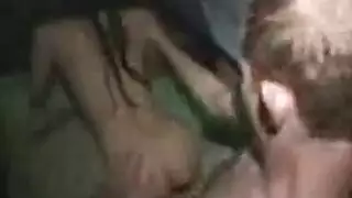 صديقة تونسية شابة تُدك في مشهد إباحي صريح