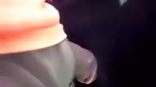واد مراهق يلزق في طيز ولية ويحك زبره من فوق الهدوم