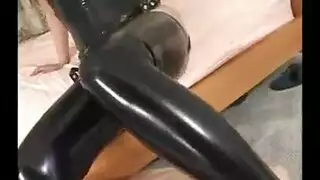إكس إكس إكس: آسيوية تمارس الإيلاج العكسي على رجلها بقضيب اصطناعي