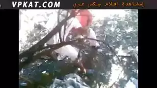 جنس شرجي صريح في الخارج: شاب مغربي وصديقته في البرية