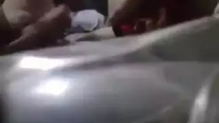 شرموطة ذات مؤخرة كبيرة تصرخ بينما زب البورن الصلب يحرقها من الداخل