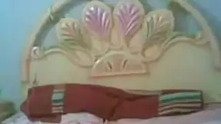 عاهرة أم تعرض نفسها لممارسة الجنس في العلن
