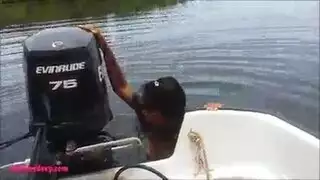 رجل وامراة في الاسطبل