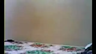 خمسيني سوري يهيمن على فتاة مثيرة في جماع صريح