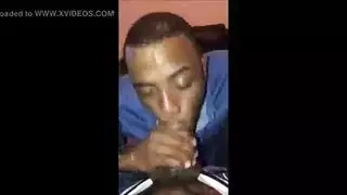 يجلب صديقه معه
