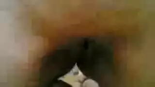 فتاة سمراء وأنيسة كيت في علاقة جنسية جماعية افتراضية