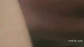 نمرة مثارة تنك بقوة في الحمام