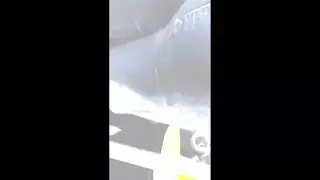 شاب مثير يضرب مؤخرة زرقاء ضيقة في فيلم إباحي مكثف