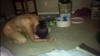 يلحس لها حتى تجيب شهوتها