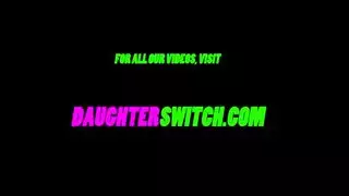  المراهقات العاهرات يثرن جامحين في الهواء الطلق لإشباع رغباتهن الجنسية