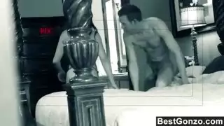 أخي الممحون وامي النائمة