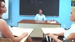 صديق كابري كافالي يمارس الجنس معها بعنف في أوضاع صريحة