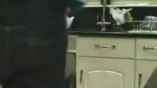 منتجع شامل يتحول إلى حفلة جنس جماعي مجانية