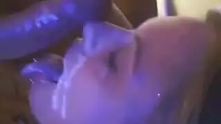 زوجة الأب الجديدة ستيلا كوكس تمسك زمام الأمور في مشهد إباحي مكثف