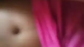 فعل إباحي خام: شاب يضخ وفتاة تصرخ من المتعة