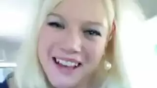 ثلاث مراهقات قانونيات تلبين رغبات رجل أكبر سناً القذرة